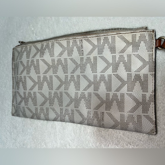 Michael Kors Wristlet - Picture 3 of 12